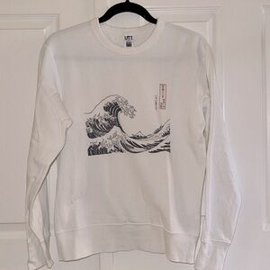 NWOT Uniqlo Japanese Hokusai Blue Kanagawa Wave White Sweatshirt Sweater
